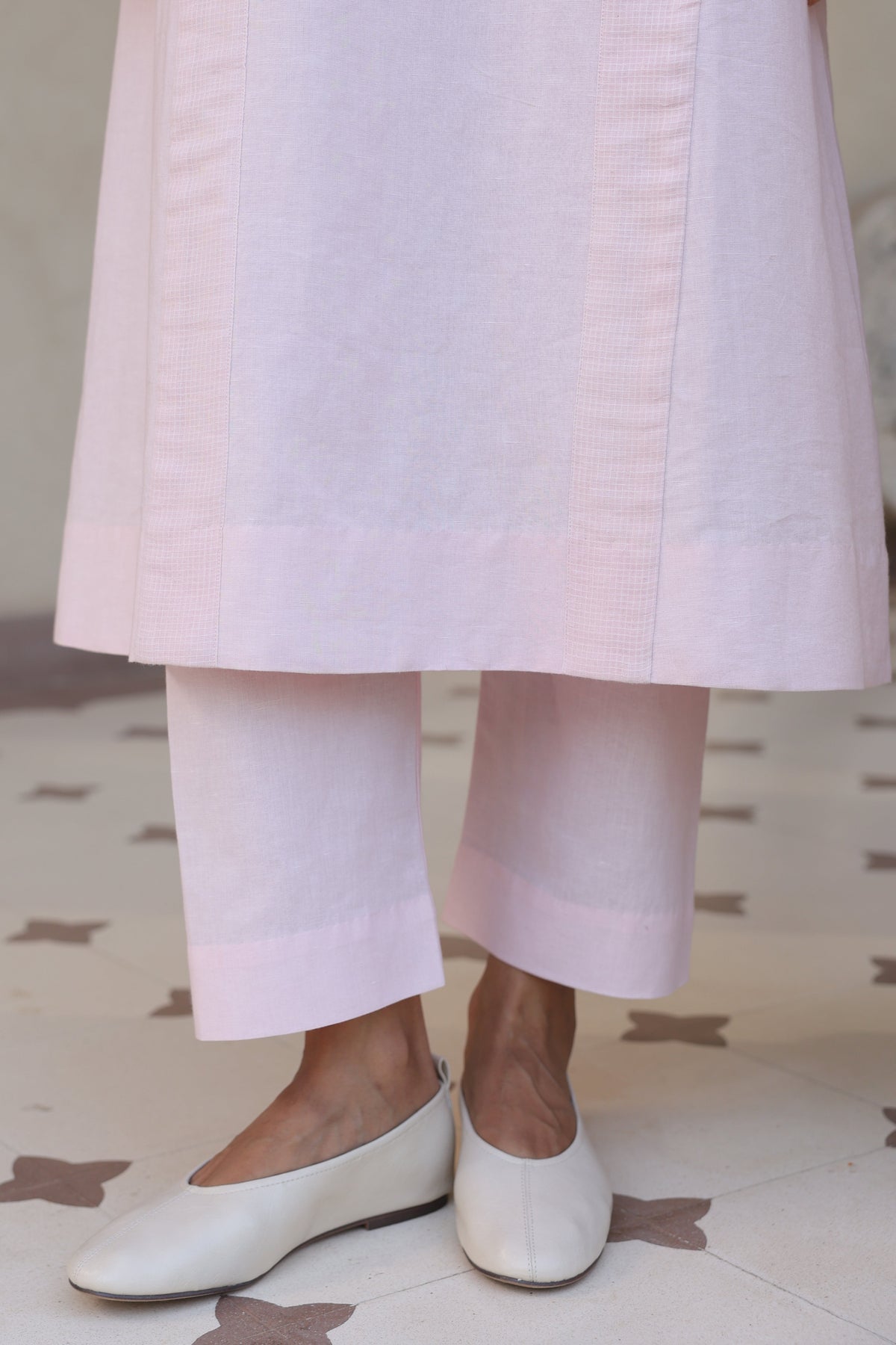 Alice Linen Sleeveless Suit with Dupatta - ILMA