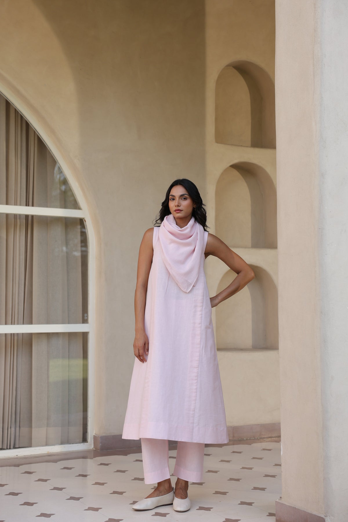 Alice Linen Sleeveless Suit with Dupatta - ILMA