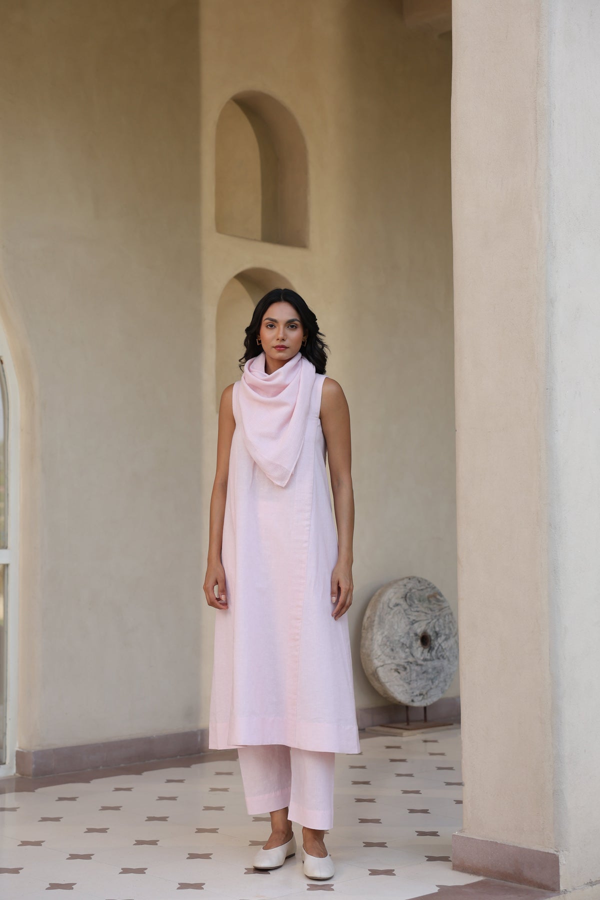 Alice Linen Sleeveless Suit with Dupatta - ILMA