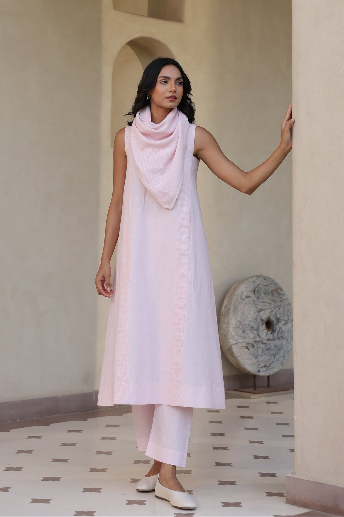 Alice Linen Sleeveless Suit with Dupatta - ILMA