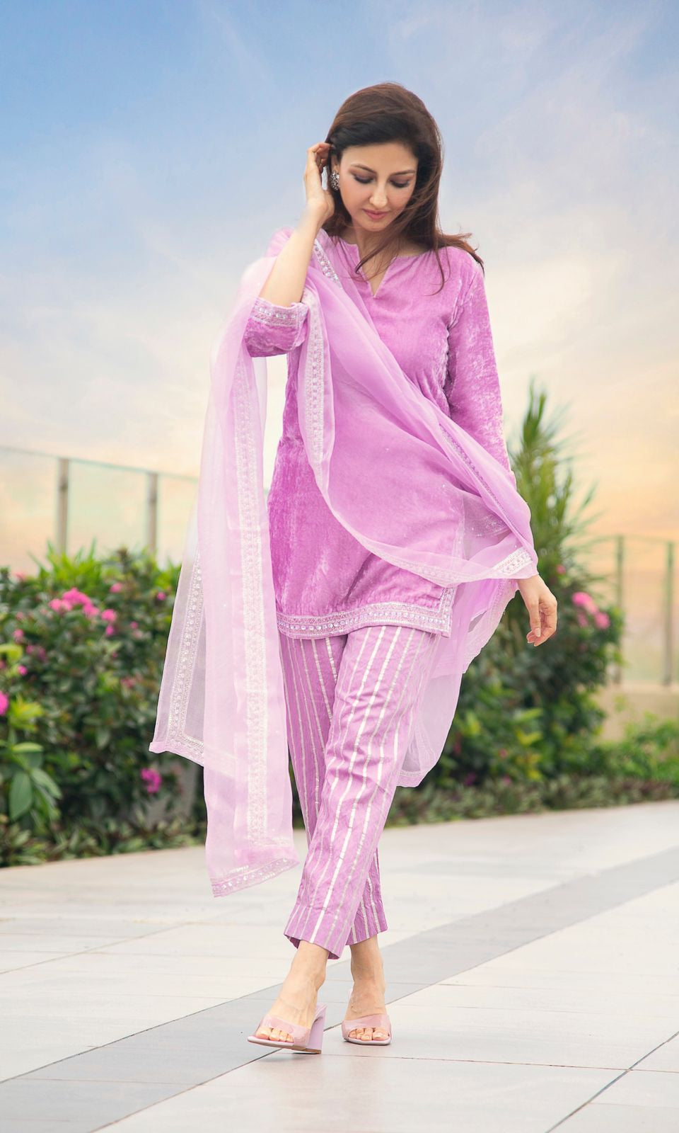 Saumya Tandon in Makhamalee Short Kurta Set with Dupatta - ILMA