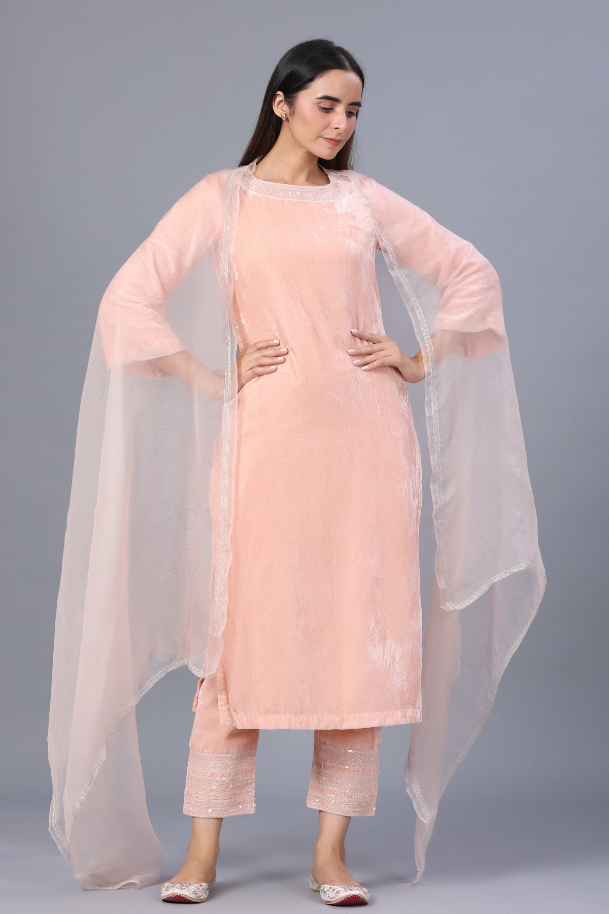 Makhmalee Suit Set with Embroidered Pants - ILMA