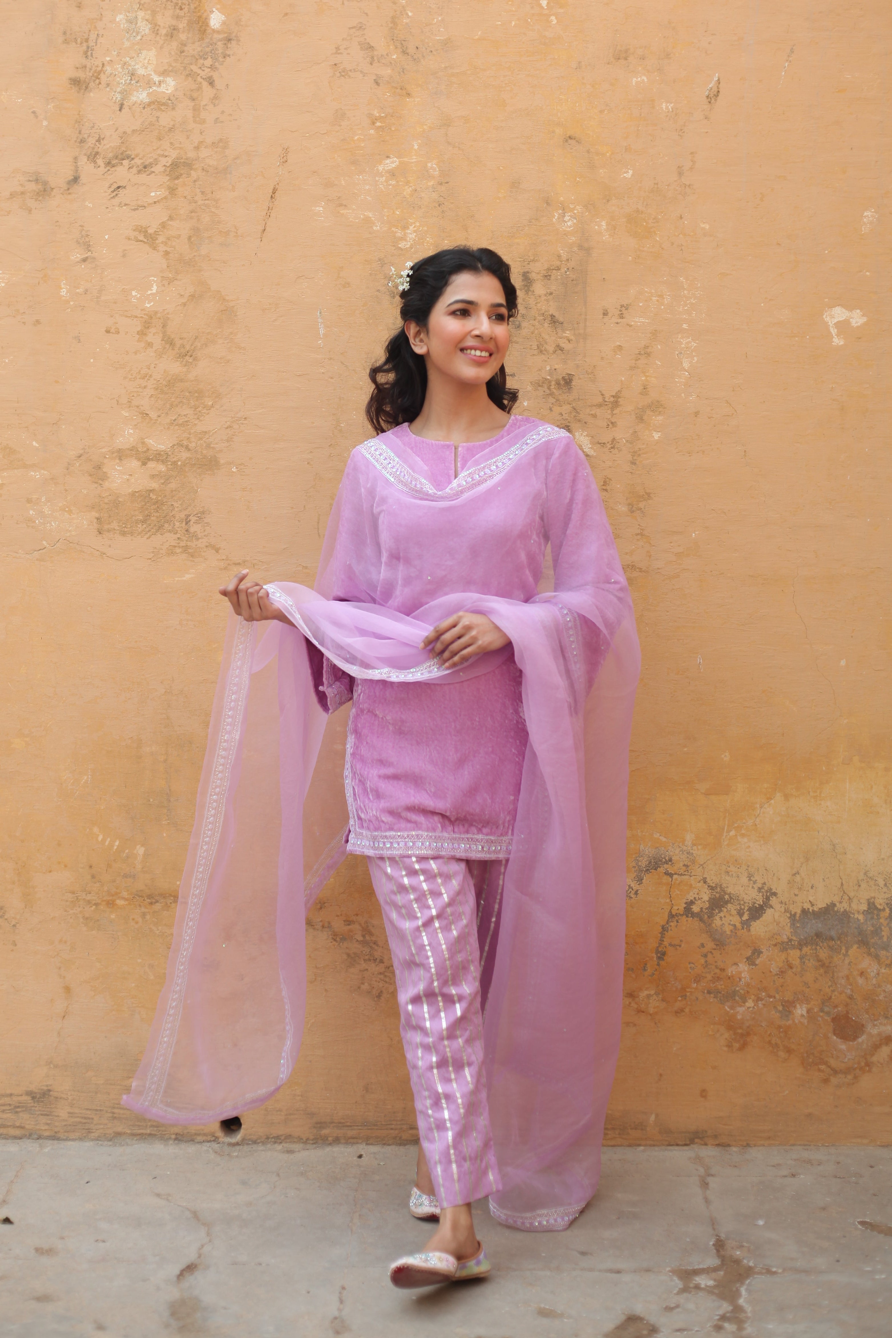 Saumya Tandon in Makhamalee Short Kurta Set with Dupatta - ILMA