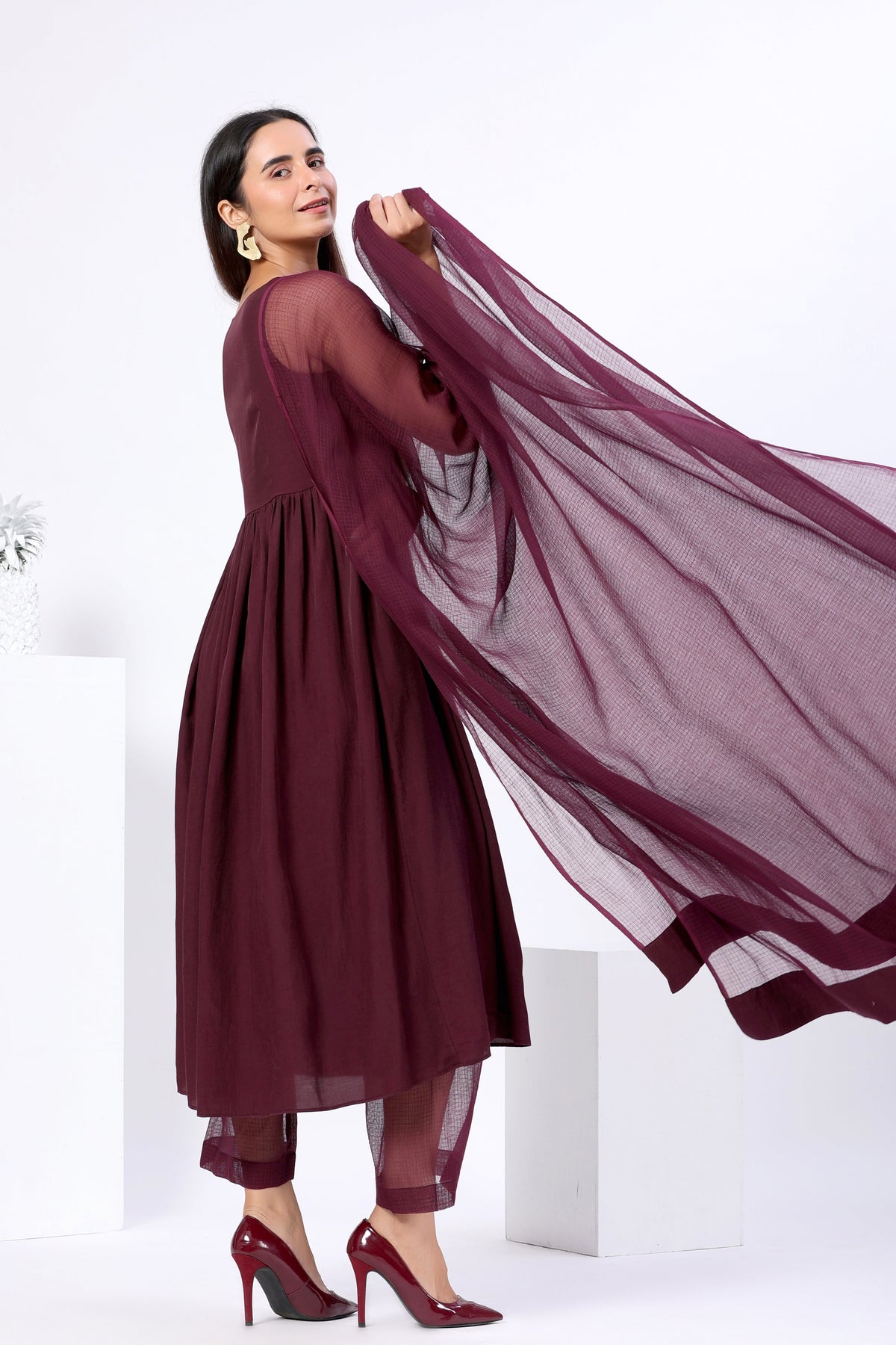 Sleeveless Suit Set with Doriya Dupatta - ILMA